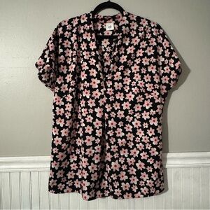 Cabi #5347 Harmony Blouse Size Medium Black Pink Floral Short Sleeve V-neck